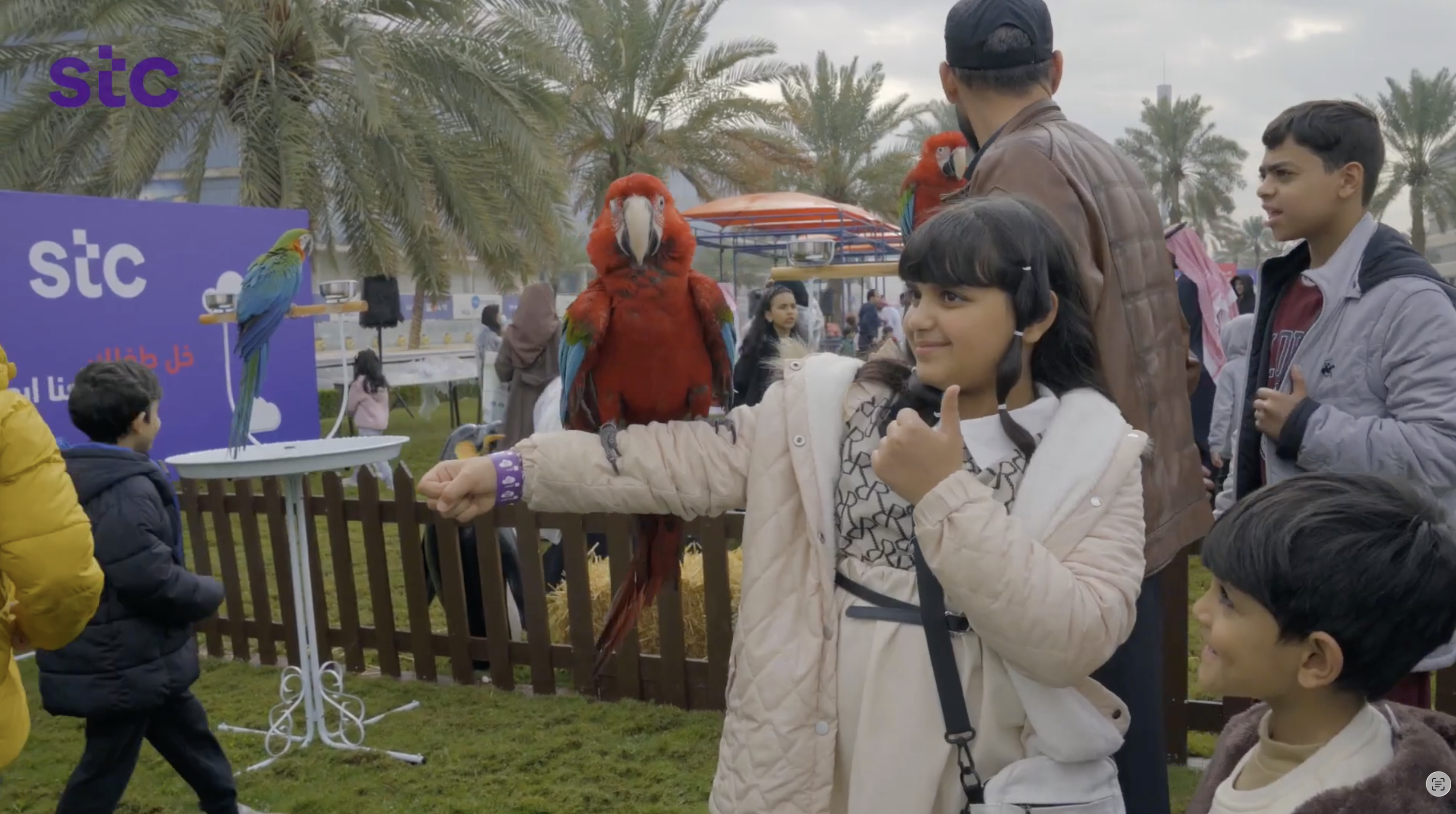 الأطفال واللوحة